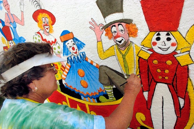 A mural celebrating Venice's circus history reflects the city's dedication to preserving its unique cultural identity.