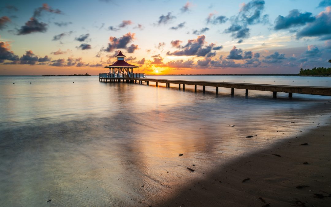 Where Sea Meets Sunset: Discover Dining and Music at Sharky’s On The Pier