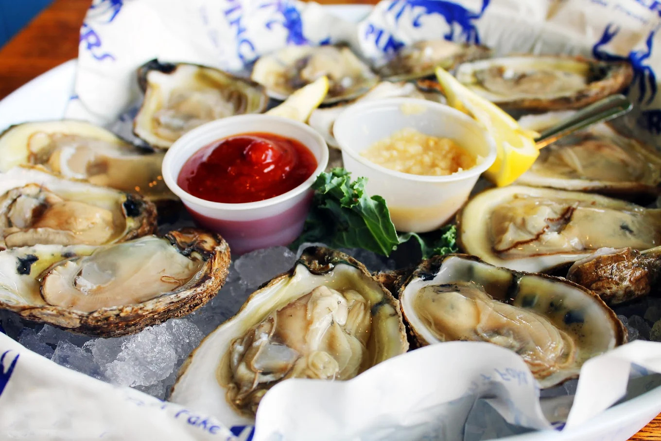 Taste the Best Crab Clusters and Seafood Dishes at Pinchers in Venice Florida