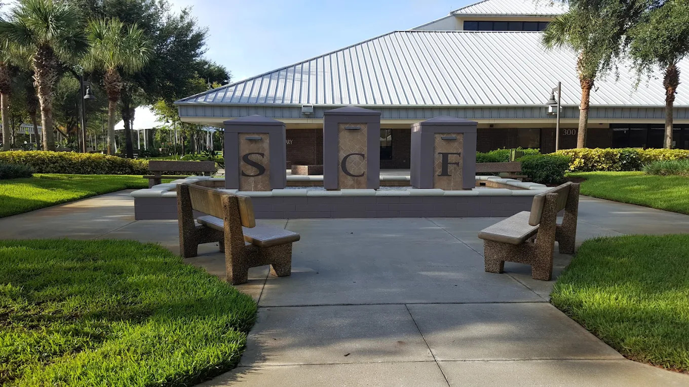 Experience Quality Education and Vibrant Campus Life at State College of Florida Venice in Sarasota County